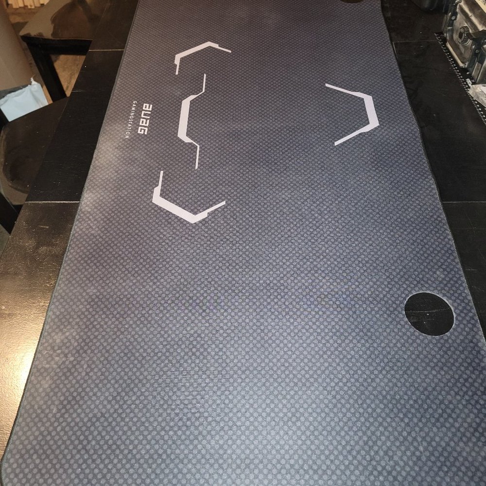 Desk size mouse pad for gaming